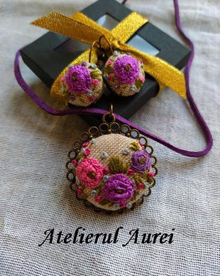 Set cu broderie manuala
