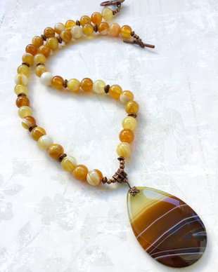 Colier vintage agate galbene