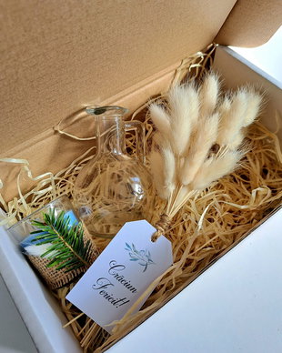 Cadou Crăciun - Set Lumânare parfumată ,, Fresh Liner" și Aranjament floral-Lagurus