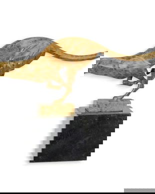 Puma - statueta din bronz pe un soclu din marmura