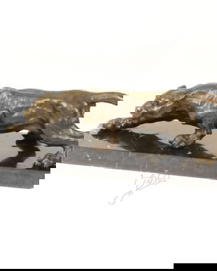 Pantera-statueta din bronz pe un soclu de marmura