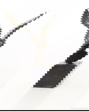 Porumbel- statueta din bronz pe un soclu marmura