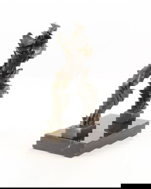 Forme unice in spatiu-statueta moderna din bronz