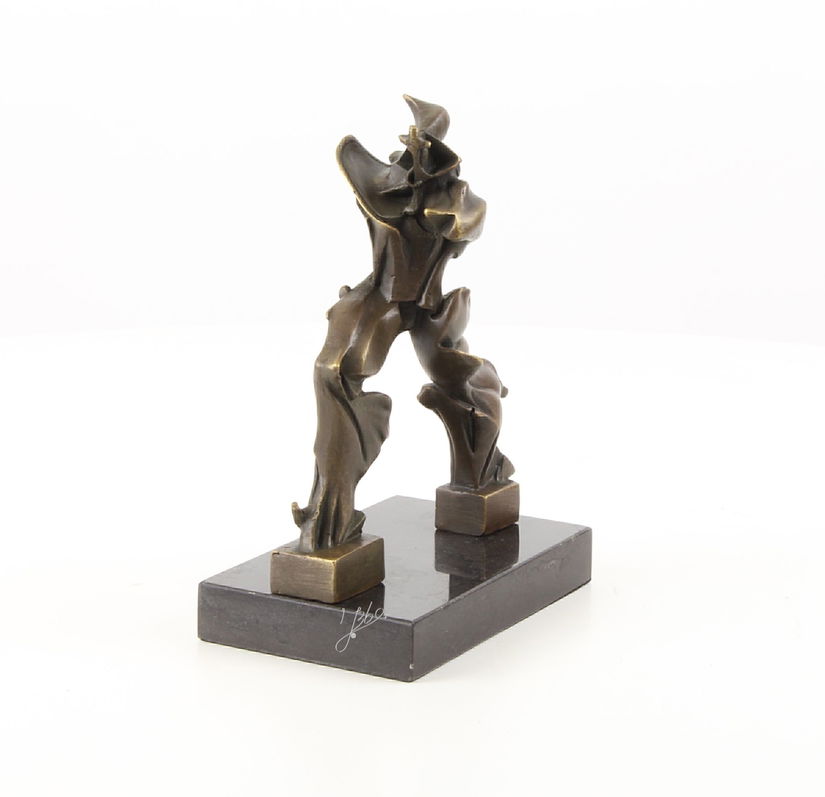 Forme unice in spatiu-statueta moderna din bronz