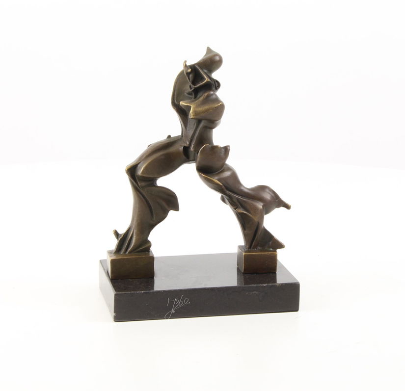 Forme unice in spatiu-statueta moderna din bronz