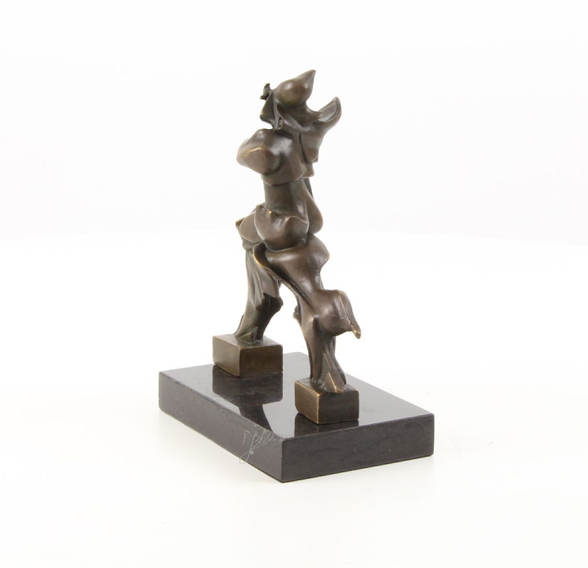 Forme unice in spatiu-statueta moderna din bronz