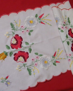 Traversa broderie ungureasca