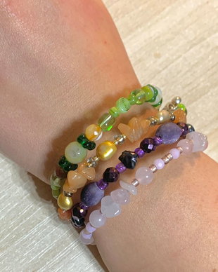 REZERVATĂ V.!!!~BRATARA ~JOY~ cuarț roz,hematit electroplacat,agate,perle de cultura,toho,sârma cu memorie,charm argintat