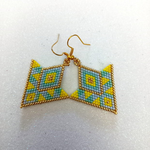 Cercei Yellow Arrow