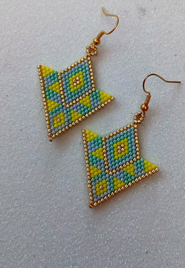 Cercei Yellow Arrow