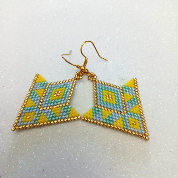 Cercei Yellow Arrow