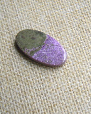 Caboson atlantisit (stichtit) (C11)