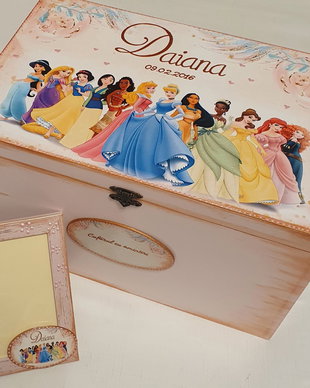 Cufar din lemn personalizat, 30*20*18 cm, tema Printesele Disney.