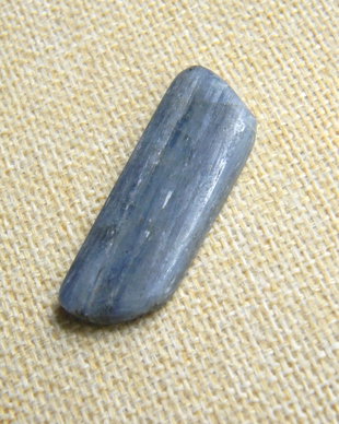 Bagheta Kyanit slefuit (MN4)