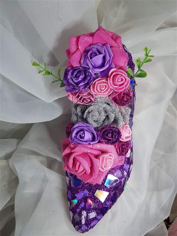 Pantof decorativ purple cu flori