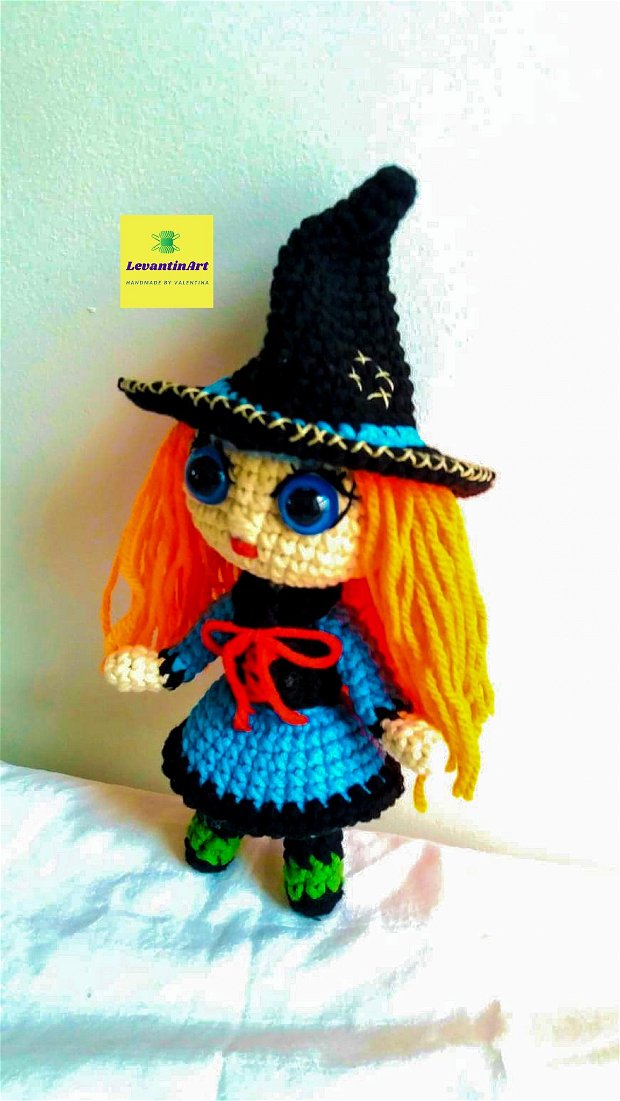 Micuta Vrajitoare - papusa/ jucarie handmade. Figurina/ cadou Halloween.  LA COMANDA
