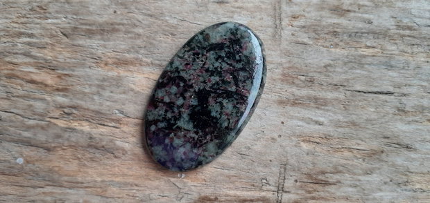 Cabochon eudialit, 38x24 mm