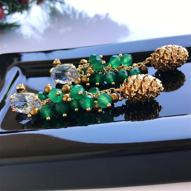 Cercei lungi cu jad și con de pin natural electroplacat auriu