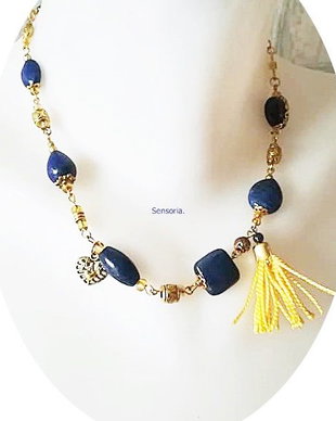 colier auriu si albastru regal cu lapis lazuli