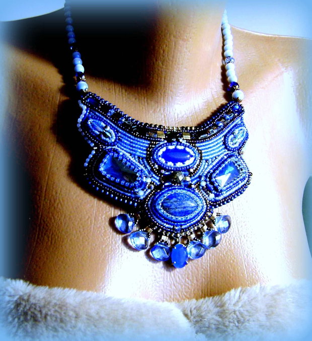 Oferta ! SAFIR / Lapis Lazuli , calcedonii - colier brodat, antichitati recreate, podoabe pe viata