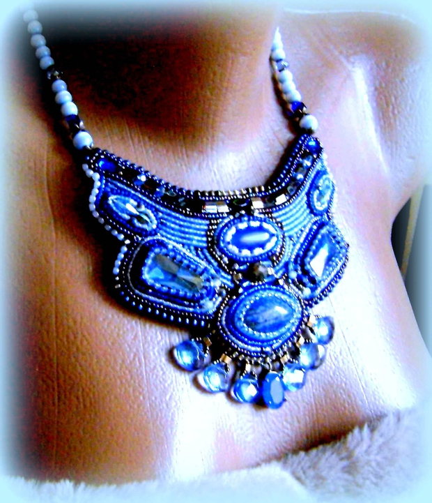 Oferta ! SAFIR / Lapis Lazuli , calcedonii - colier brodat, antichitati recreate, podoabe pe viata