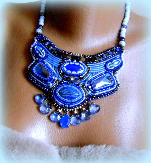 Oferta ! SAFIR / Lapis Lazuli , calcedonii - colier brodat, antichitati recreate, podoabe pe viata