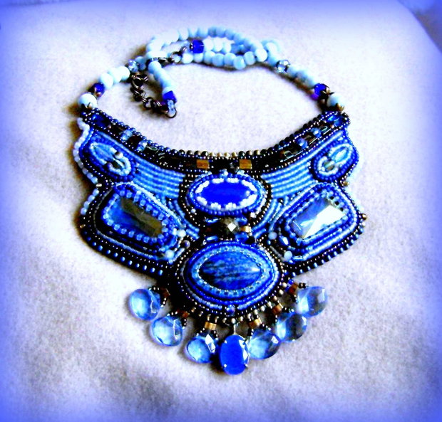 Oferta ! SAFIR / Lapis Lazuli , calcedonii - colier brodat, antichitati recreate, podoabe pe viata