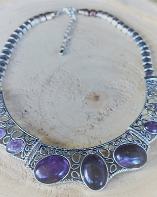 Colier handmade realizat din 3 piese masive  superbe din alama argintata cu pietre de ametist