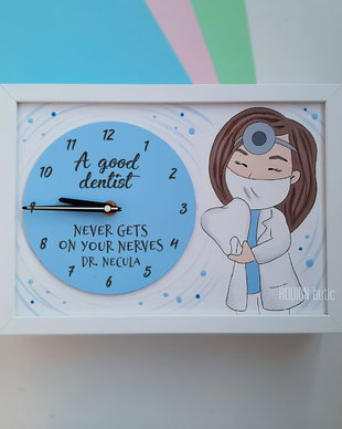Ceas inramat dentista pictat manual personalizat cu nume