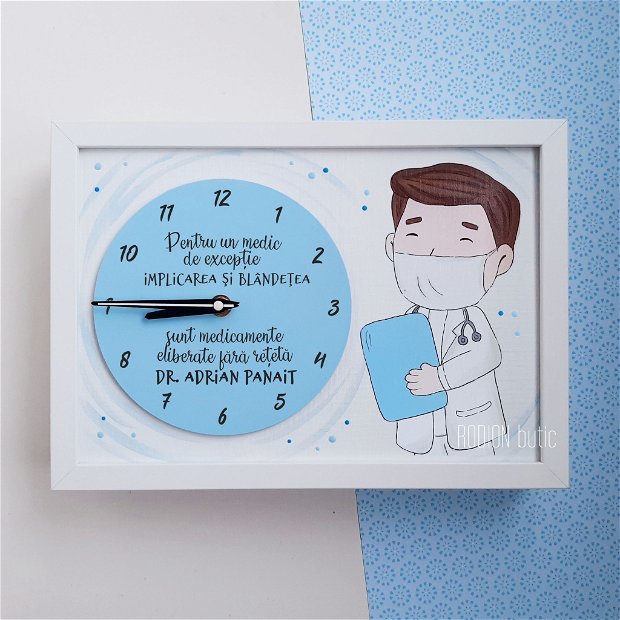 Ceas medic personalizat cu nume si mesaj pictat manual medic