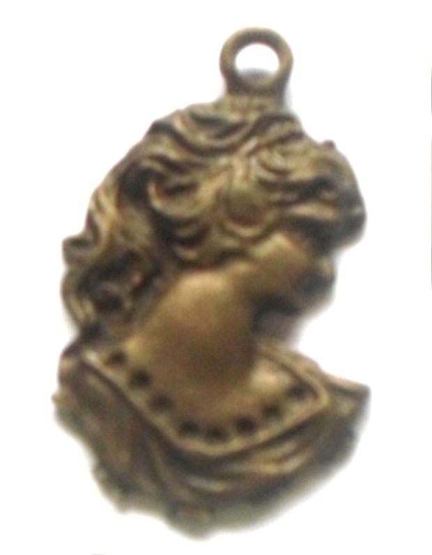 Pandantiv metalic bust de femeie bronz