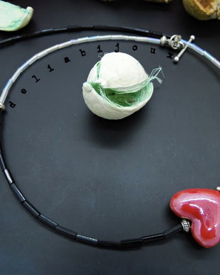 Colier handmade -margele nisip, inima ceramica  (cod721)