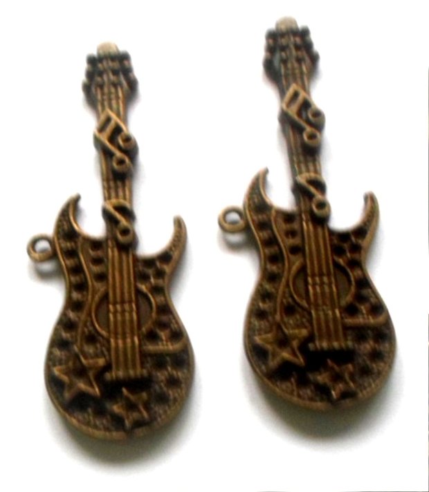 Pandantiv metalic chitara bronz