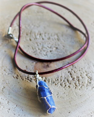 Colier handmade din snur de piele naturala si medalion din piatra de sodalit/colier barbatesc/colier unisex/colier talisman