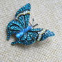 Brosa "fluture" cu cristale (PGA)