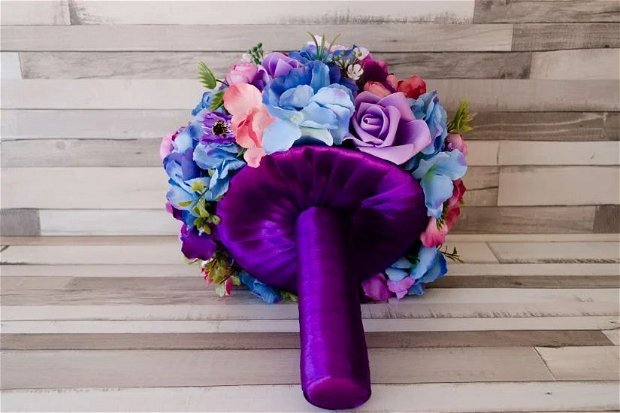 Buchete cu flori artificiale pentru nunta