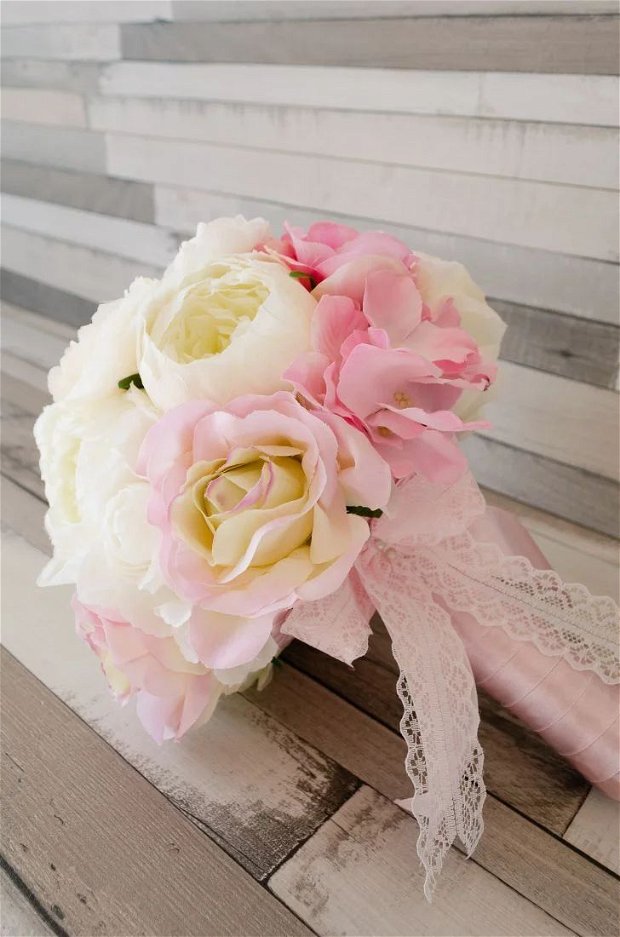 Buchet mireasa cu flori artificiale roz pastel