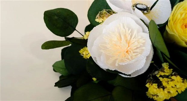Buchet de mireasa sau nasa cu flori de hartie si eucalipt criogenat
