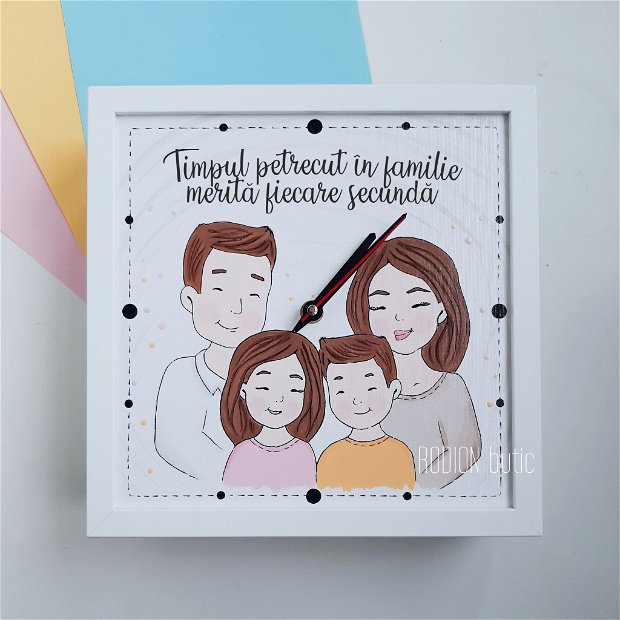 Ceas personaje familie pictat manual personalizat cu mesaj