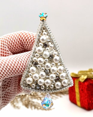 Rezervat Broșă - Brad Shiny Pearls