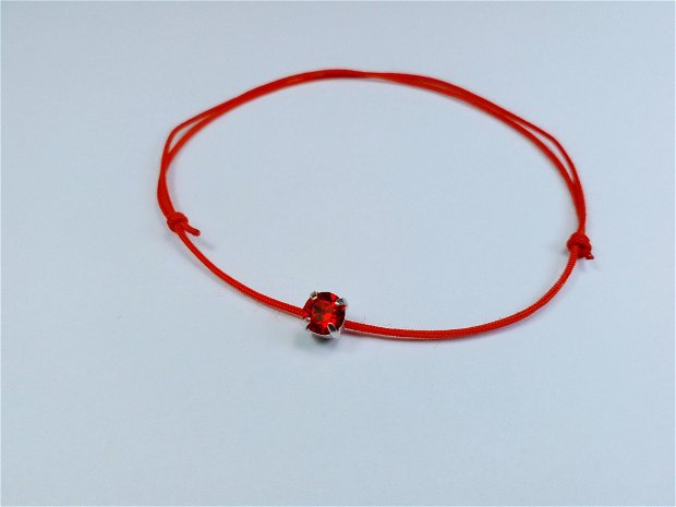 Mărțișor Brățară roșie cu șnur reglabil și cristal roșu 10mm