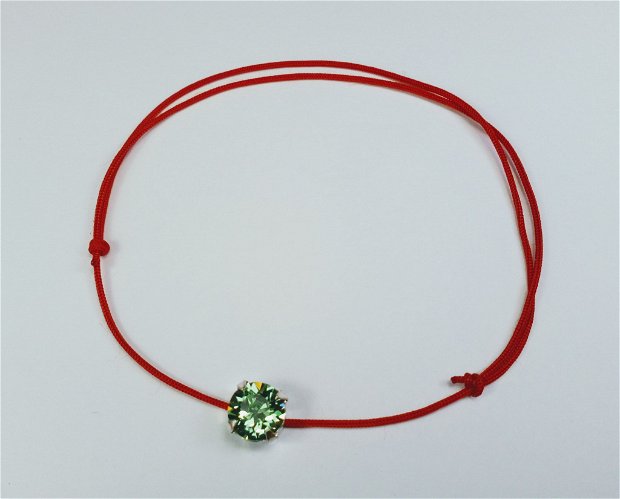 Mărțișor Brățară roșie cu șnur reglabil și cristal verde deschis 10mm