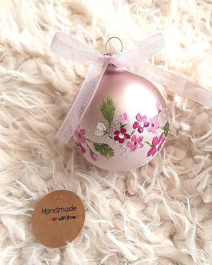 Glob roz pictat cu flori delicate si personalizat