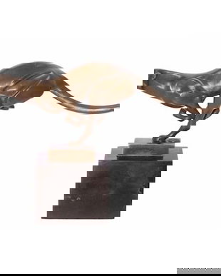 Puma alergand-statueta din bronz cu un soclu din marmura