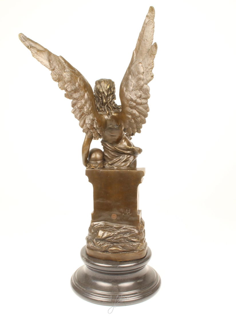 Minerva- statueta din bronz pe un soclu din marmura