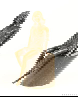 Femeie semidezbracata- statueta din bronz masiv pe un soclu din marmura