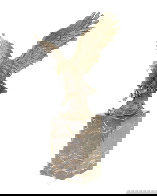 Vultur pescuind- statueta din bronz cu un soclu din marmura