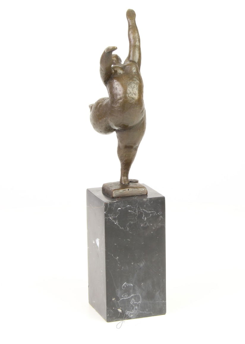 Nud modern- statueta din bronz pe un soclu din marmura