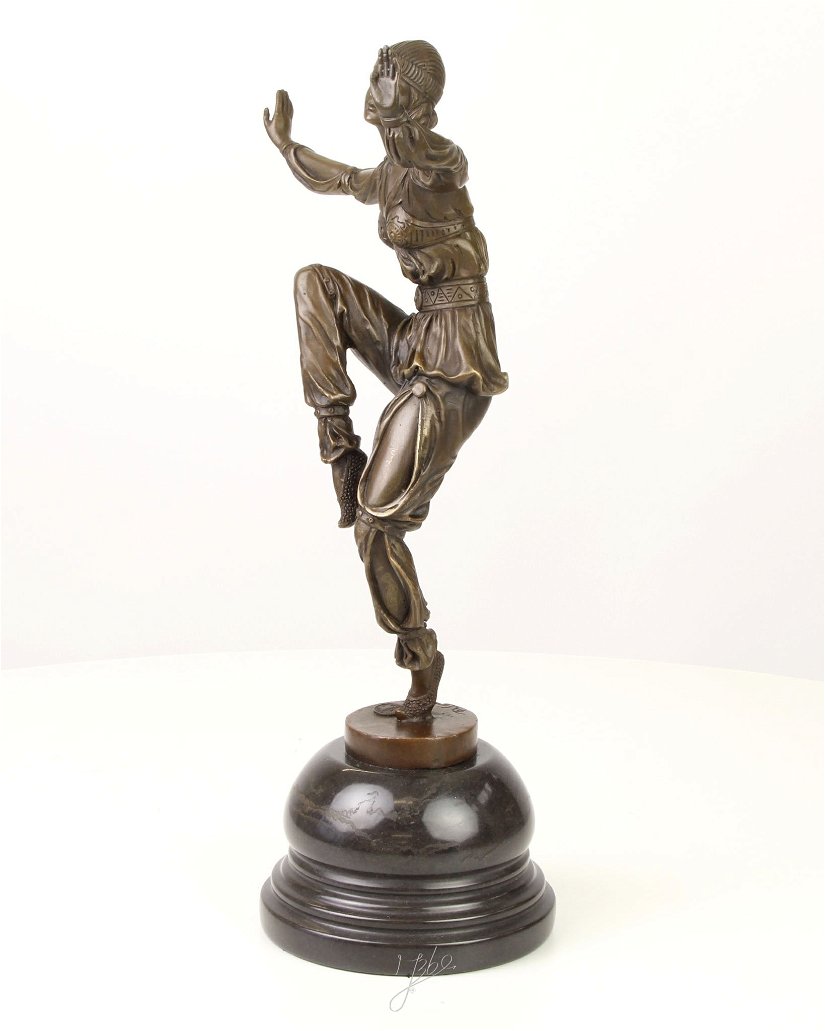 Seherazada-statueta din bronz pe un soclu din marmura