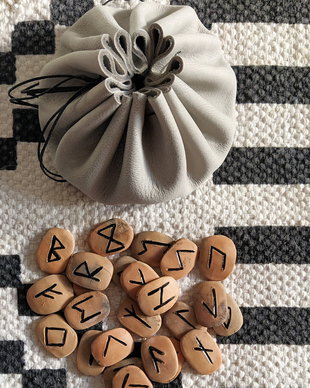 Rune din lut